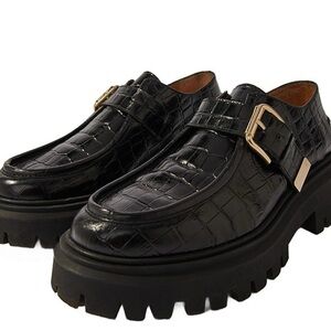 Women's 124 Ferbie Buckled Platform Flats
Never worn 
New